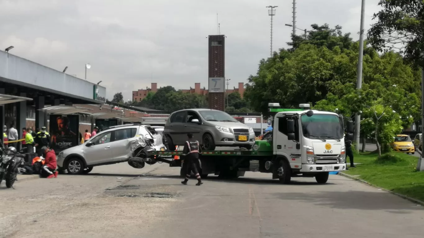 Fuerte choque entre vehículos