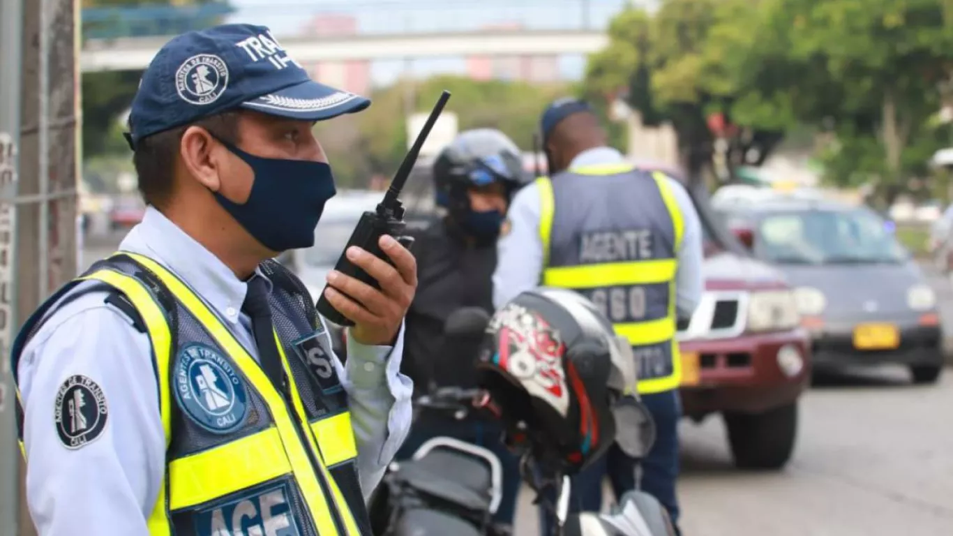 POLICIAS DE TRÁNSITO 1