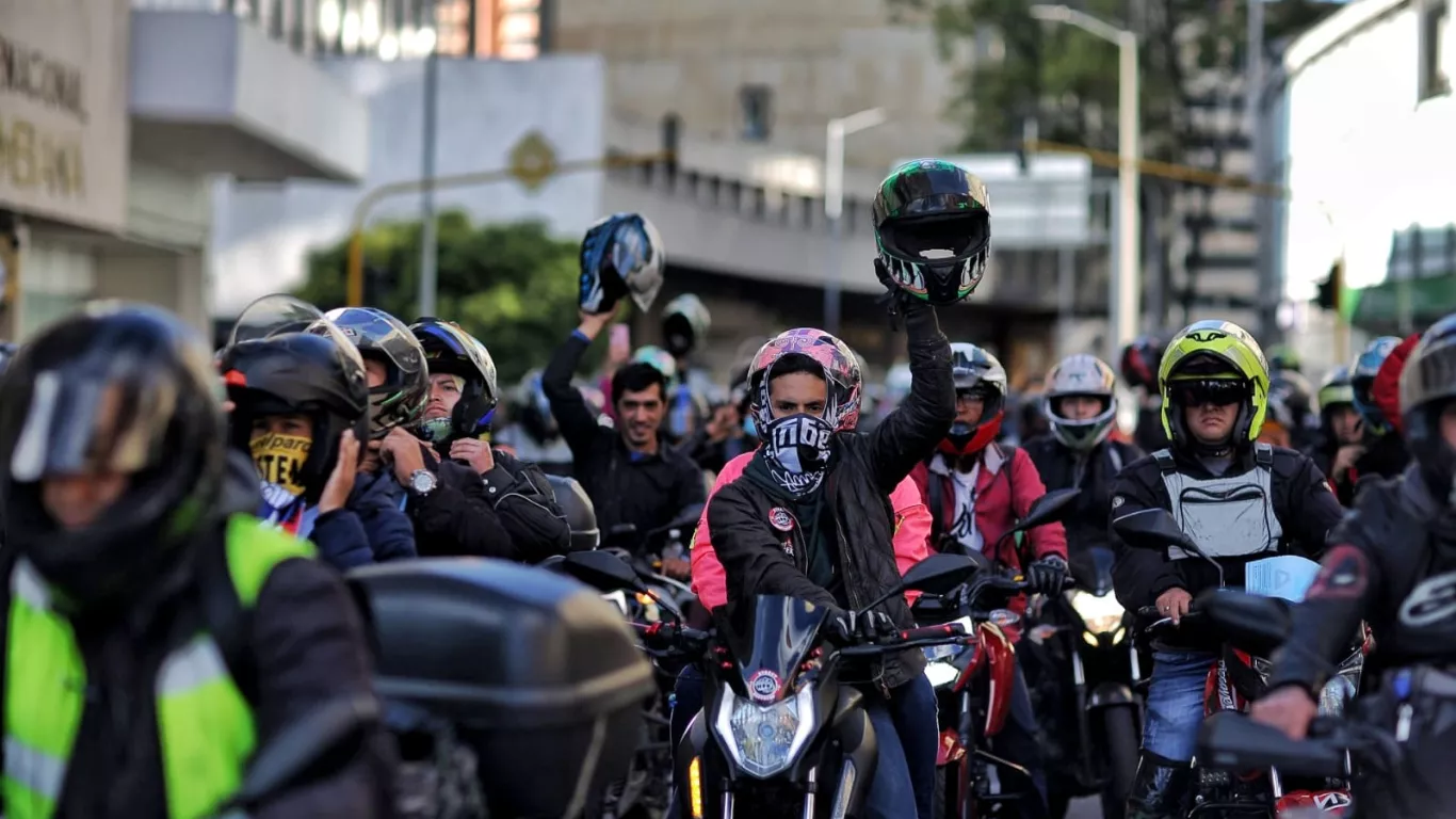Habrá bloqueos por ampliación de restricción del parrillero en Bogotá