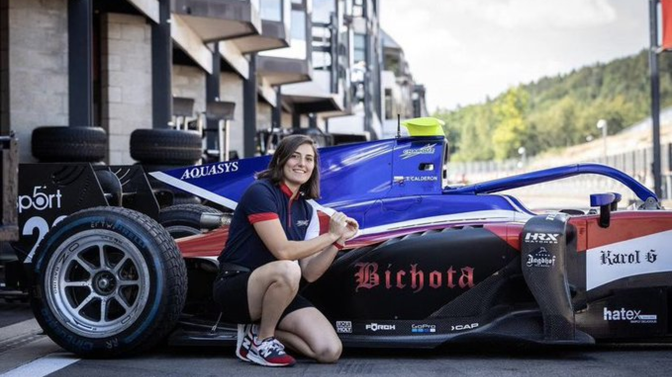 Karol G nueva patrocinadora de Tatiana Calderón