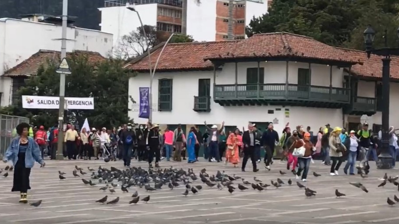 APERTURA PLAZA DE BOLIVAR