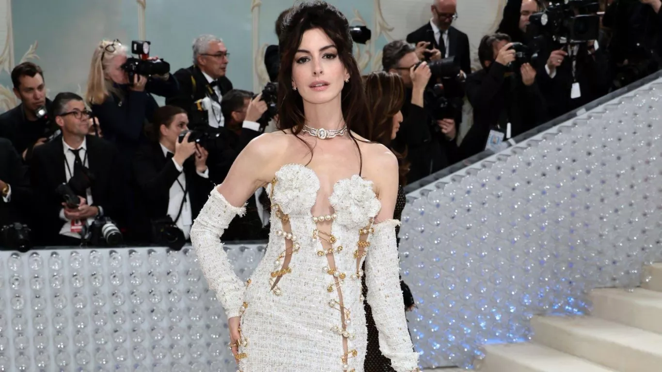 Anne Hathaway met gala 2023