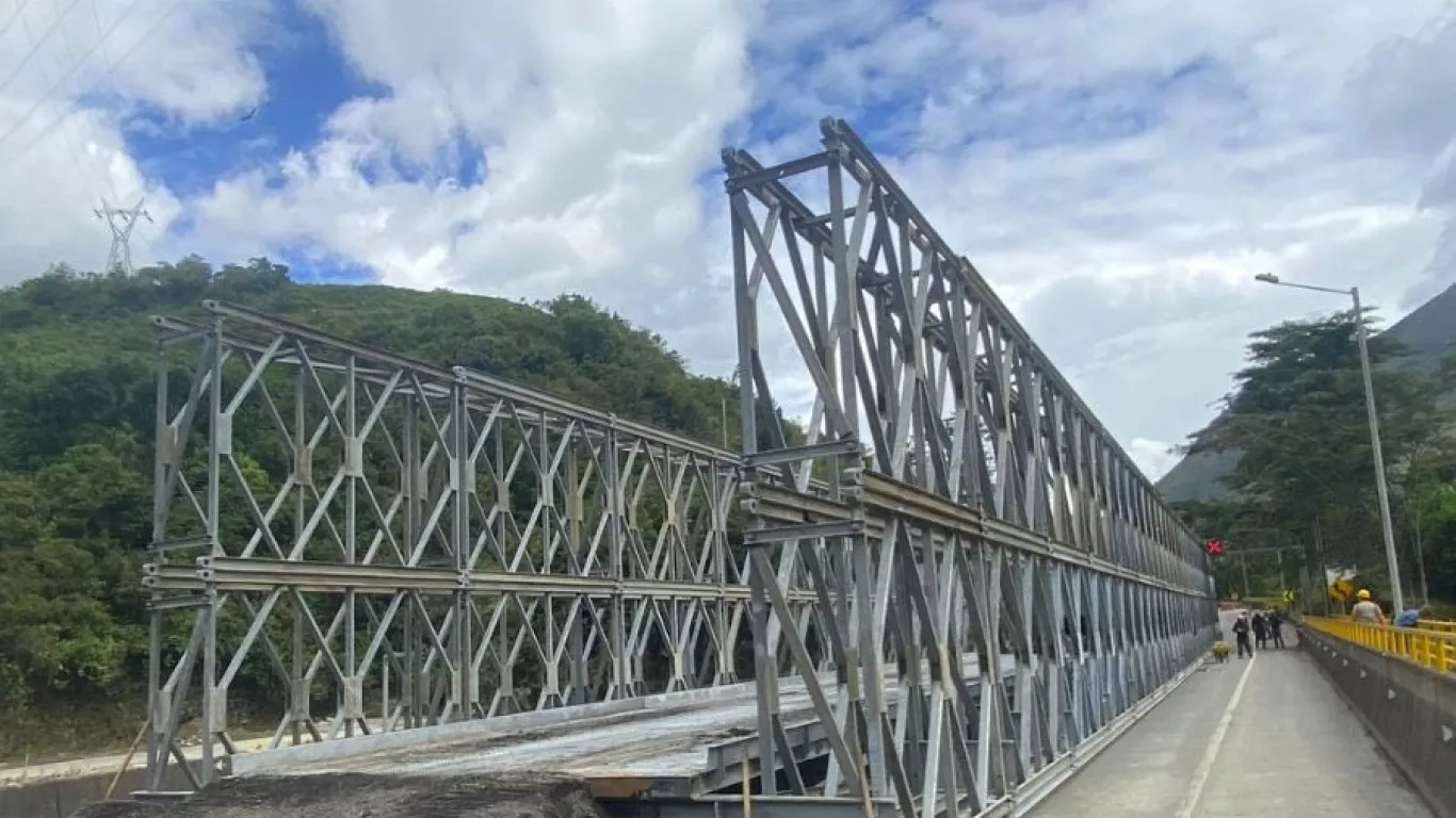 Puente provisional vía al llano