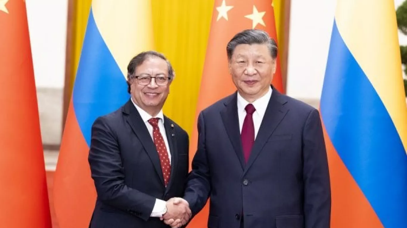 Gustavo Petro y Xi Jinping