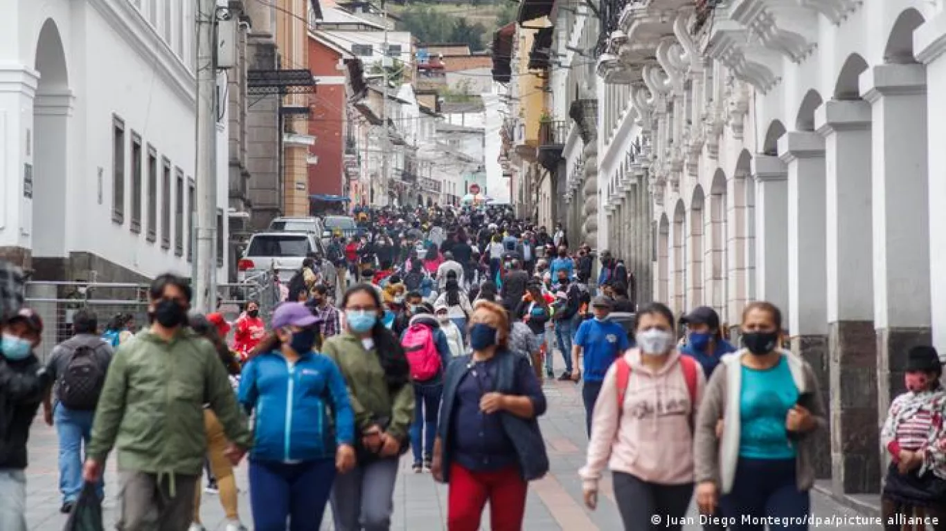 Ecuador aprueba ley de equidad salarial entre hombres y mujeres 