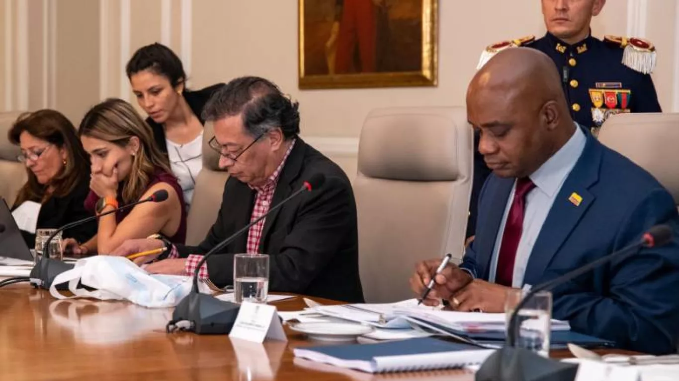 Petro y ministros 24