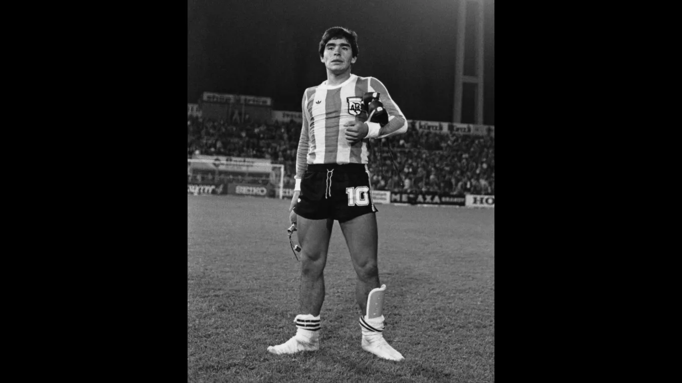 Maradona joven 25