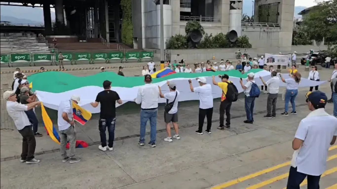 marcha medellin orgullo paisa