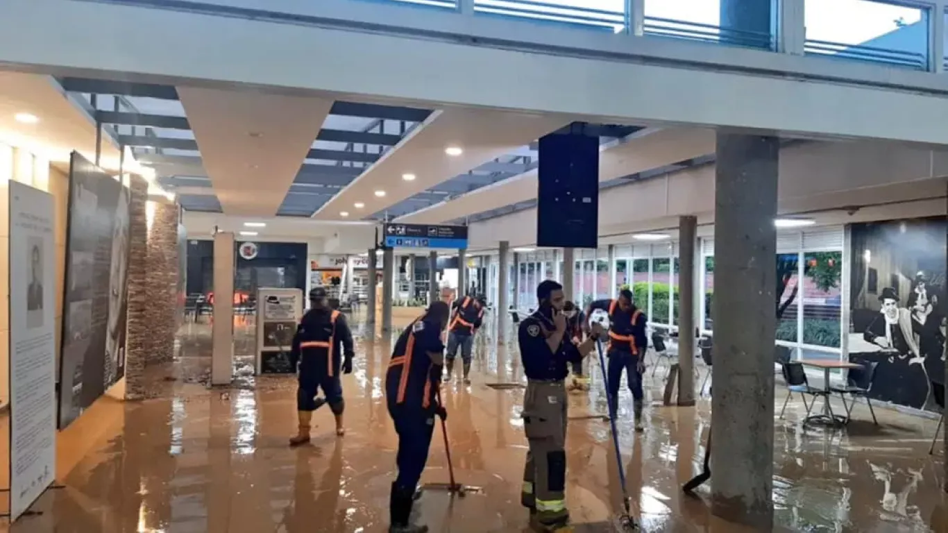 Aeropuerto Olaya Herrera inundado