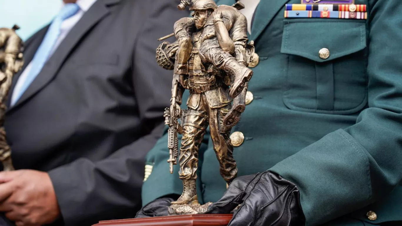 escultura víctimas soldados