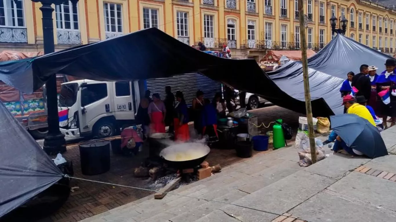 indigenas plaza de bolivar