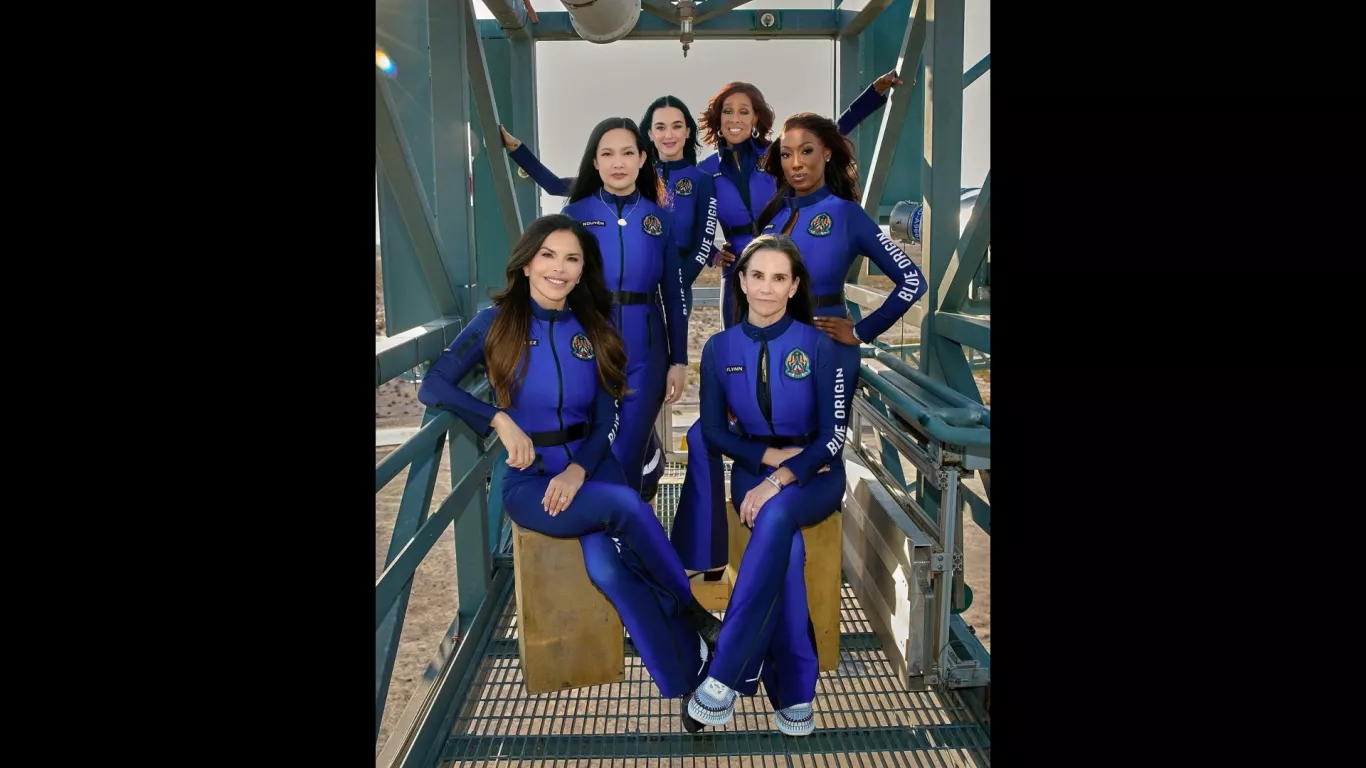 katy perry y mujeres en el espacio