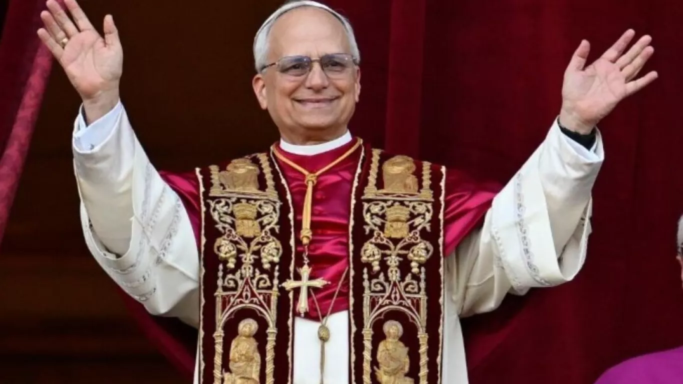 El papa León XIV lanza un llamado a la paz en su primer mensaje como ...
