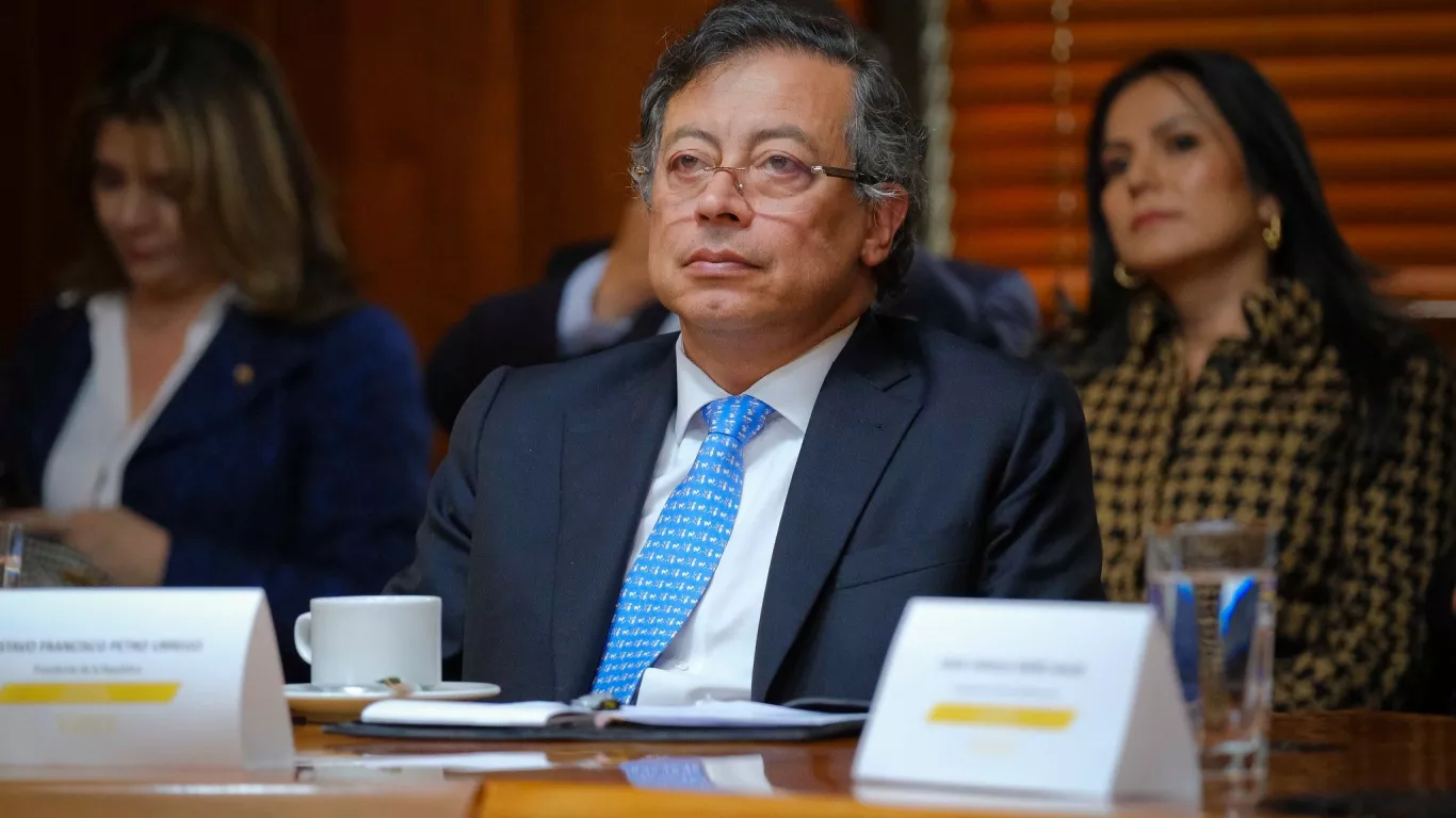 fuertes criticas a petro