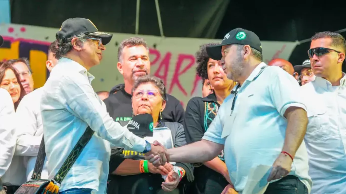 Gustavo Petro y Alias El Doctor en Medellin