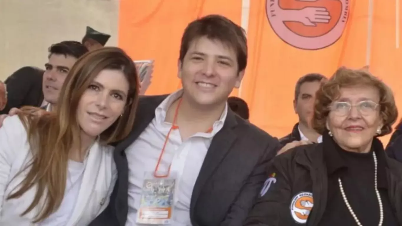 abuela de Miguel Uribe y María Carolina Hoyos