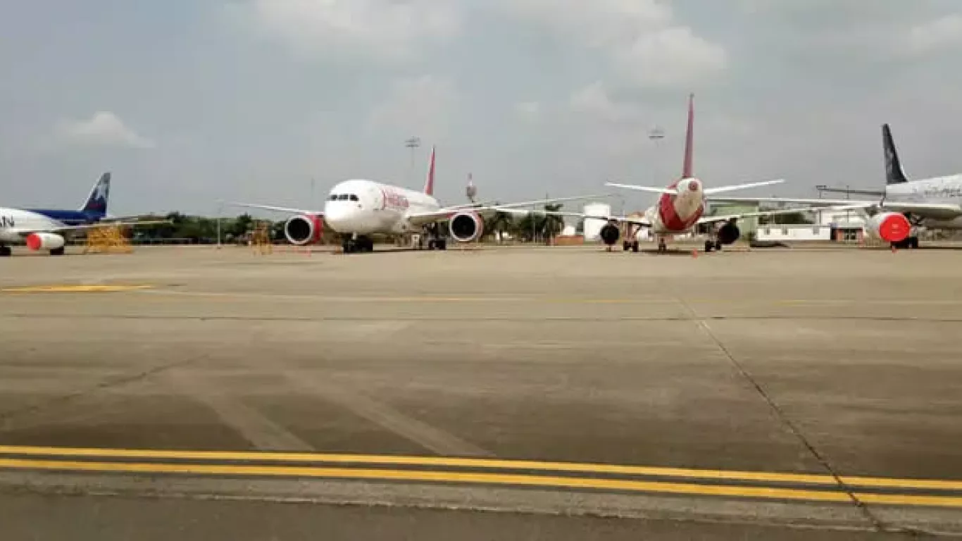 Aviones en aeropuerto