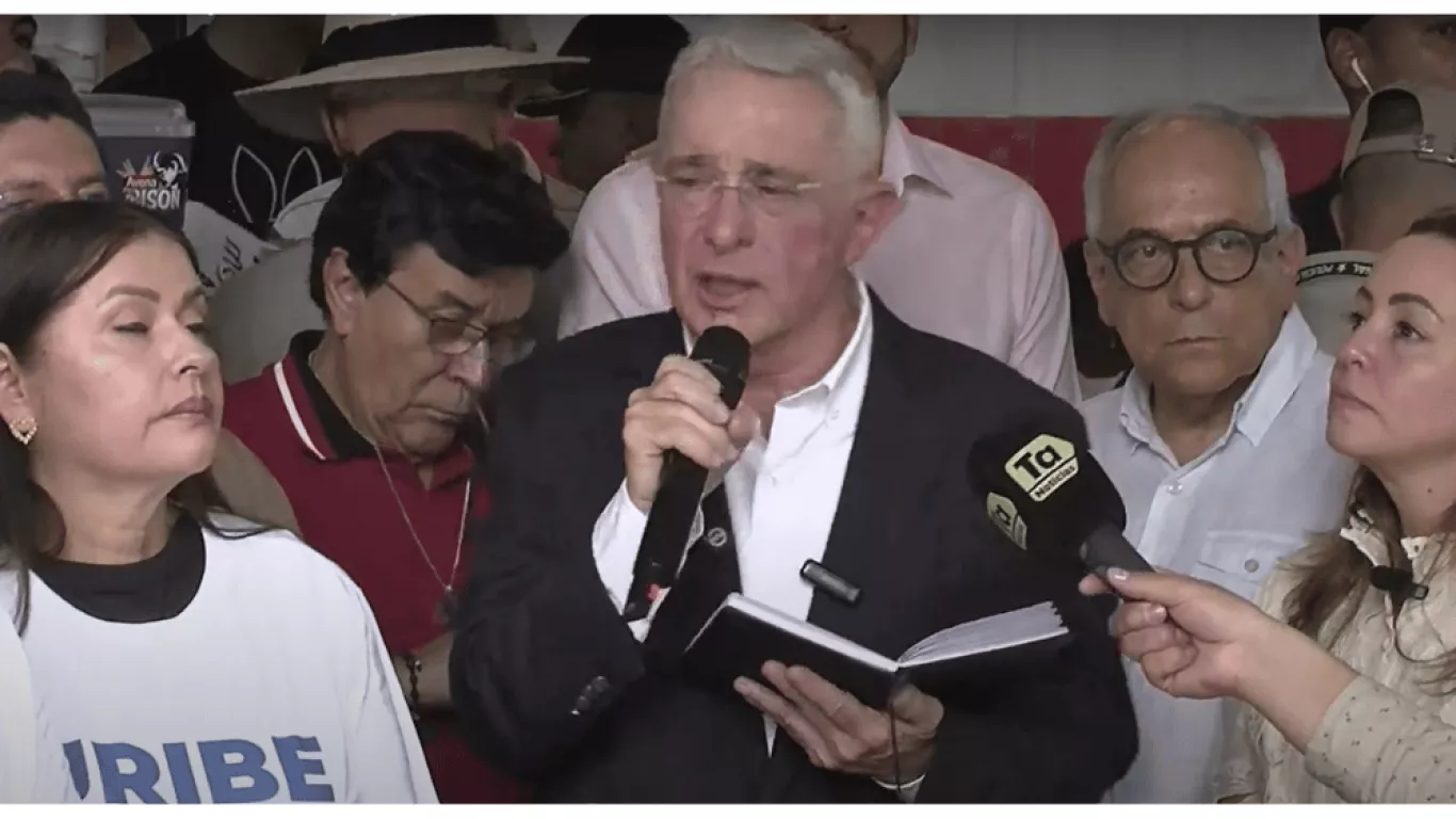 uribe-declara-contra-petro