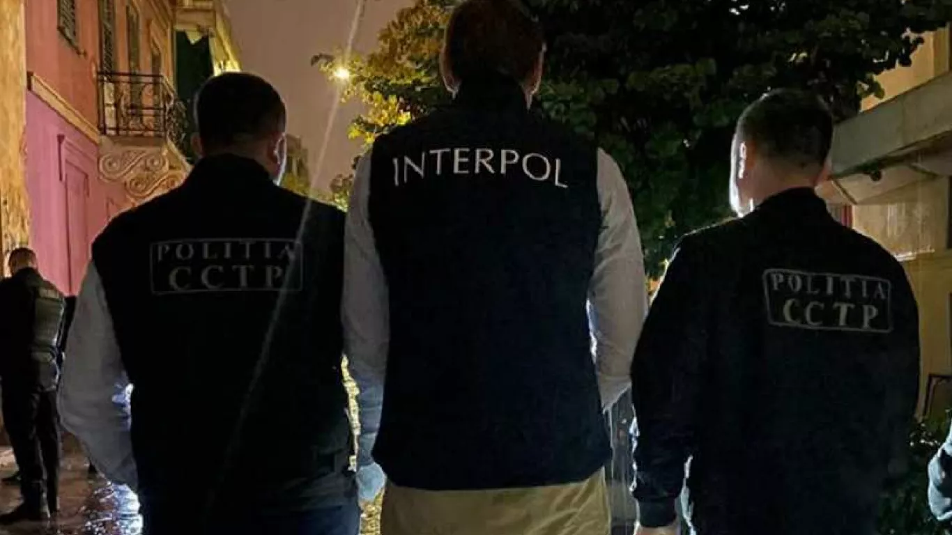 Agentes de Interpol