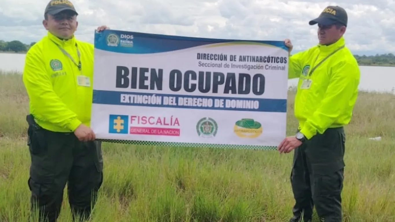 extinción de dominio a 15 bienes de “Los Carboneros”