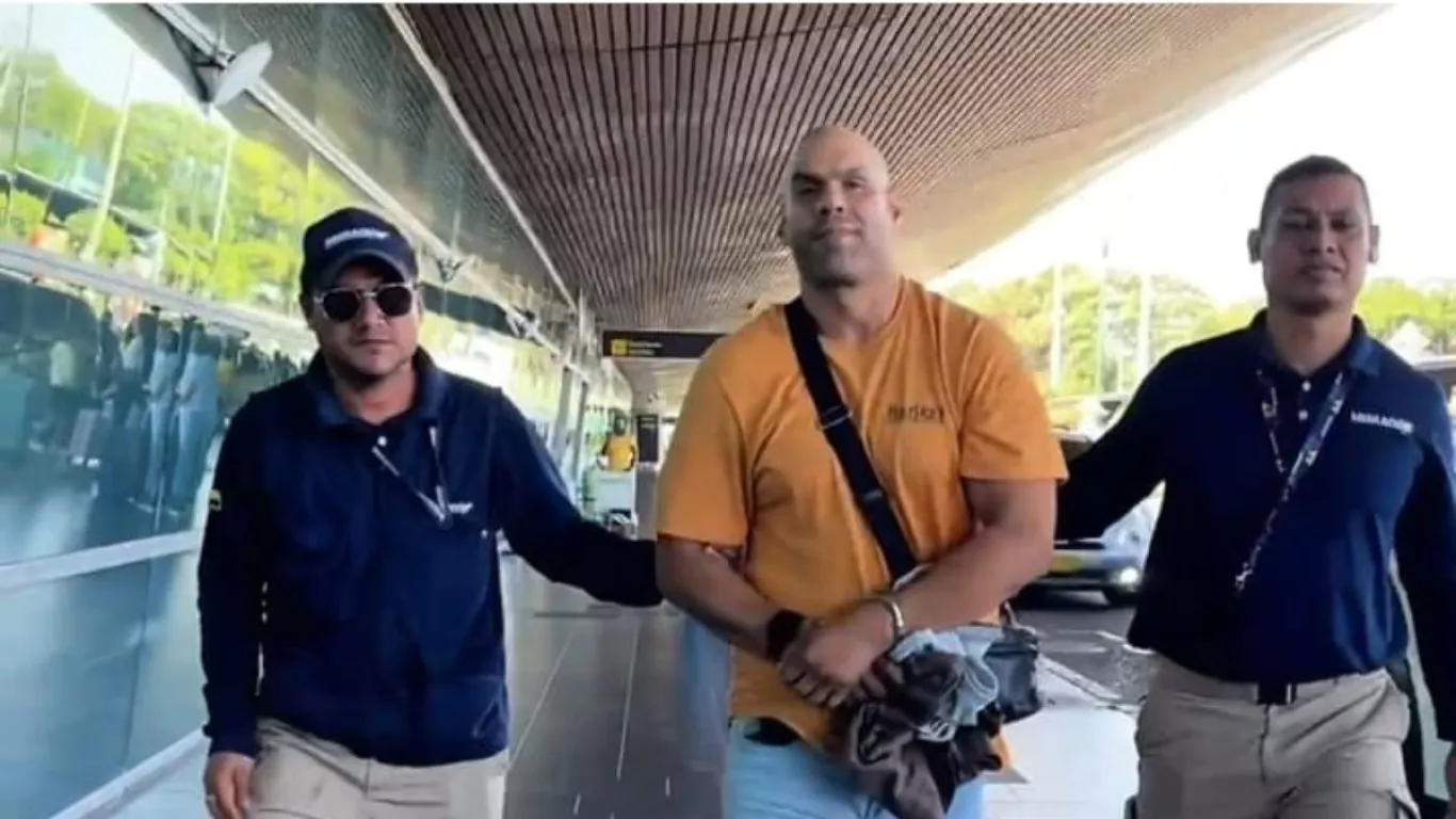 deportacion extranjero aeropuerto cartagena