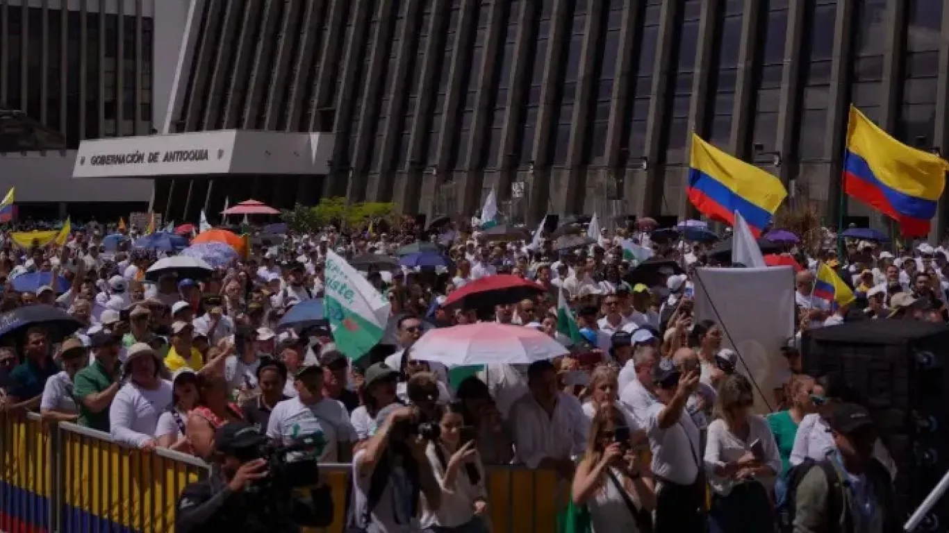 protesta en La Alpujarra Medellin