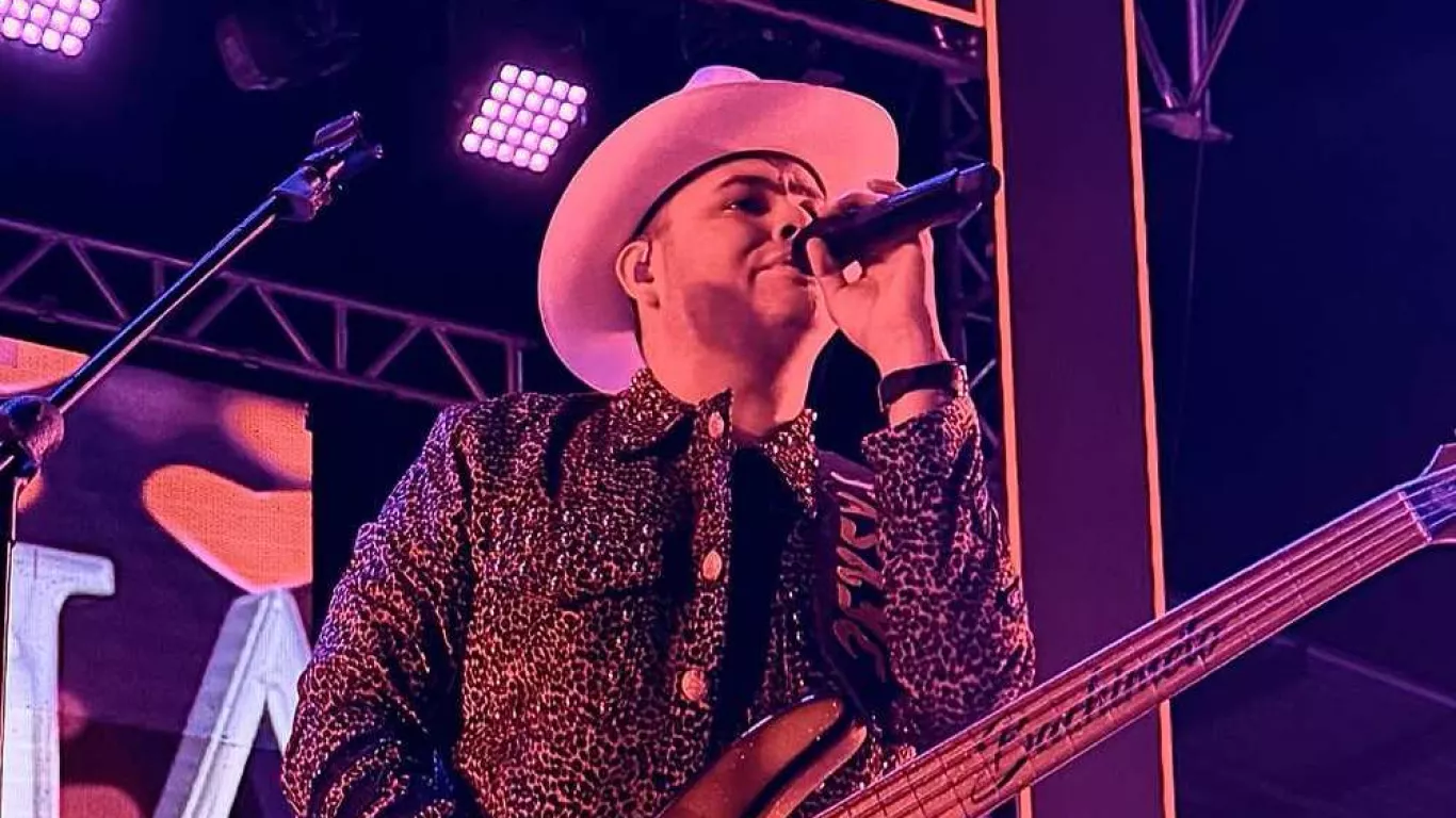 Ernesto Barajas, vocalista de Enigma Norteño