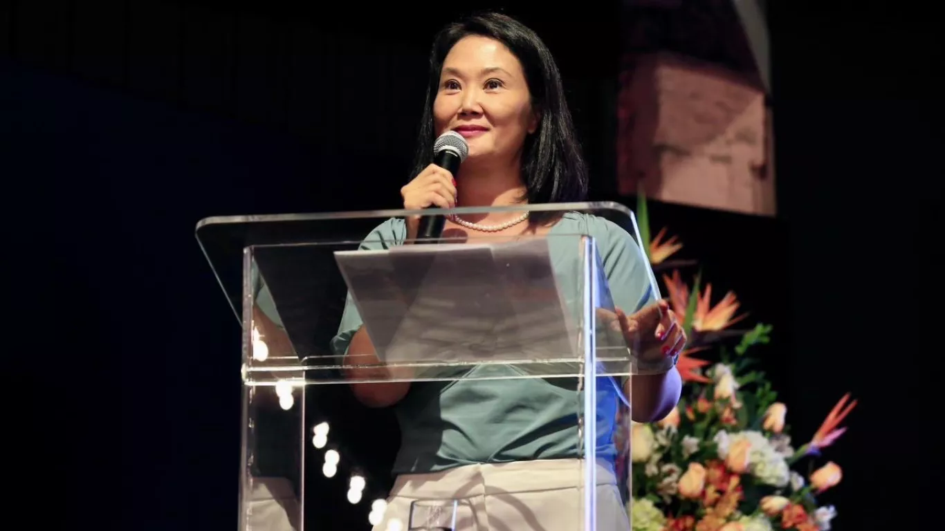 keiko-arremete-petro