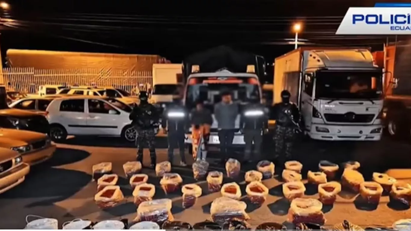 incautan explosivos en ecuador