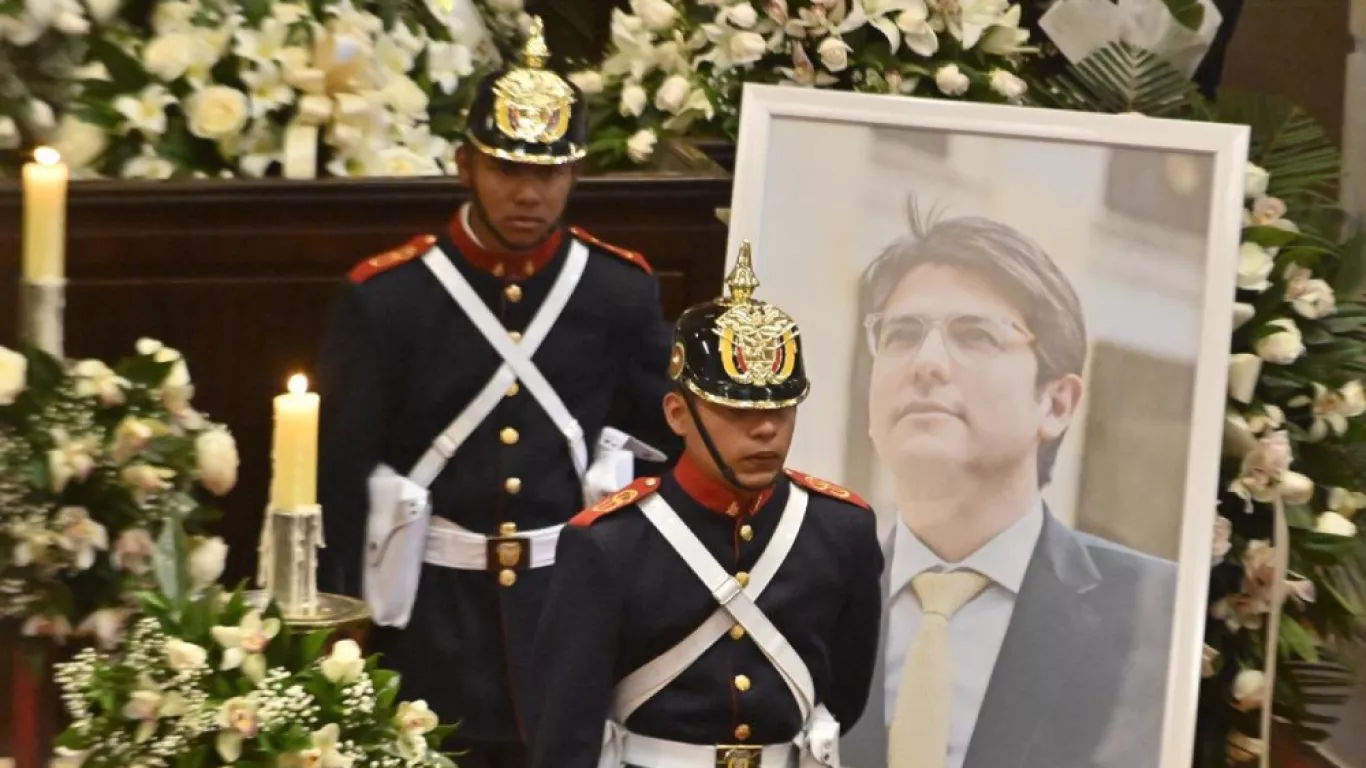 Miguel Uribe en cámara ardiente