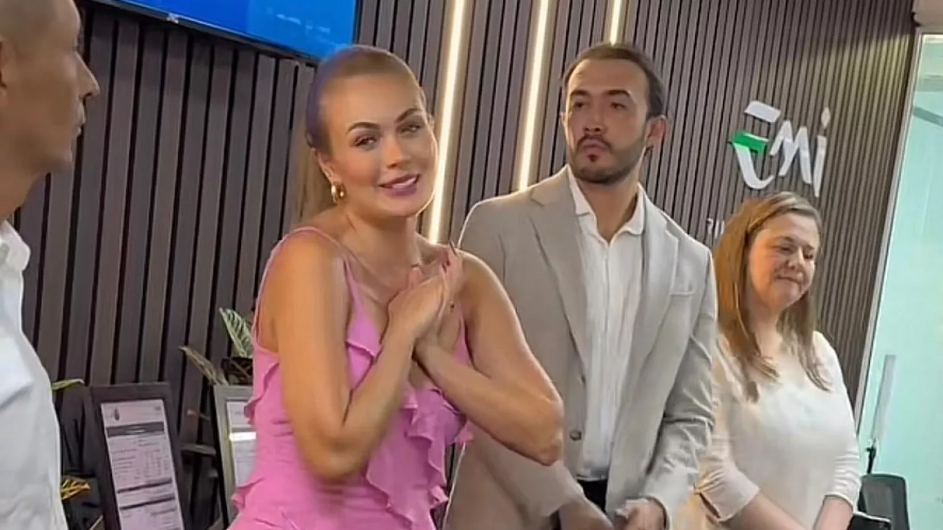 Sara Uribe presenta empresa de turismo con base en Dubái