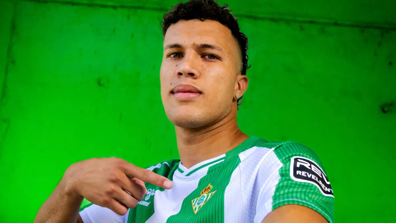 centrocampista colombiano Nelson Deossa