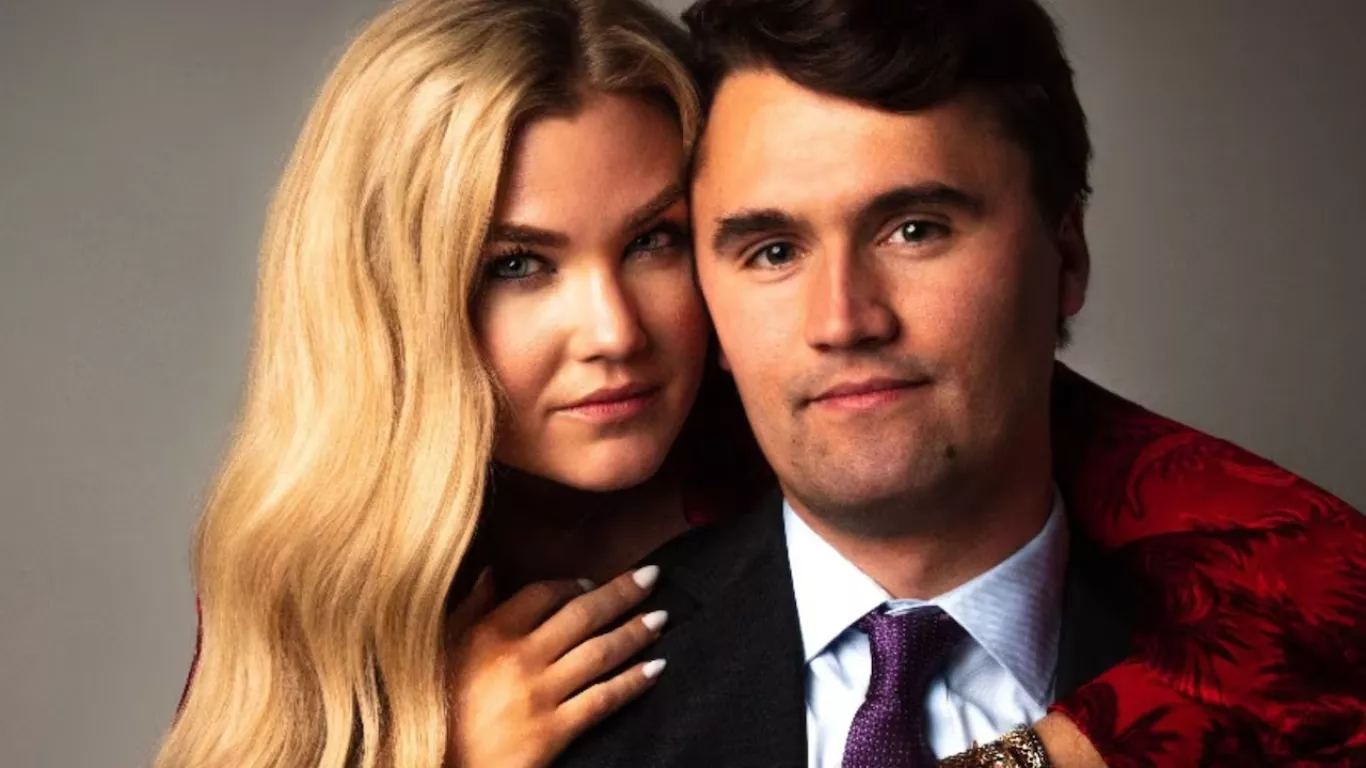 Erika Kirk y su esposo Charlie Kirk