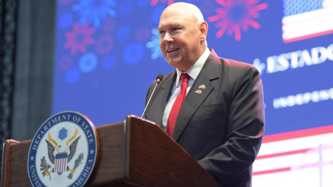 John McNamara embajador