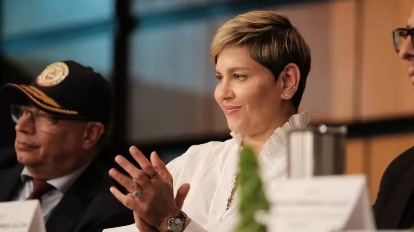 veronica alcocer puede seguir como primera dama