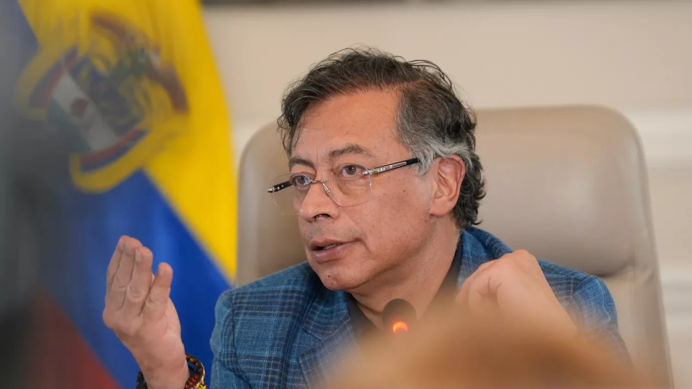 petro presenta proyecto de constituyente