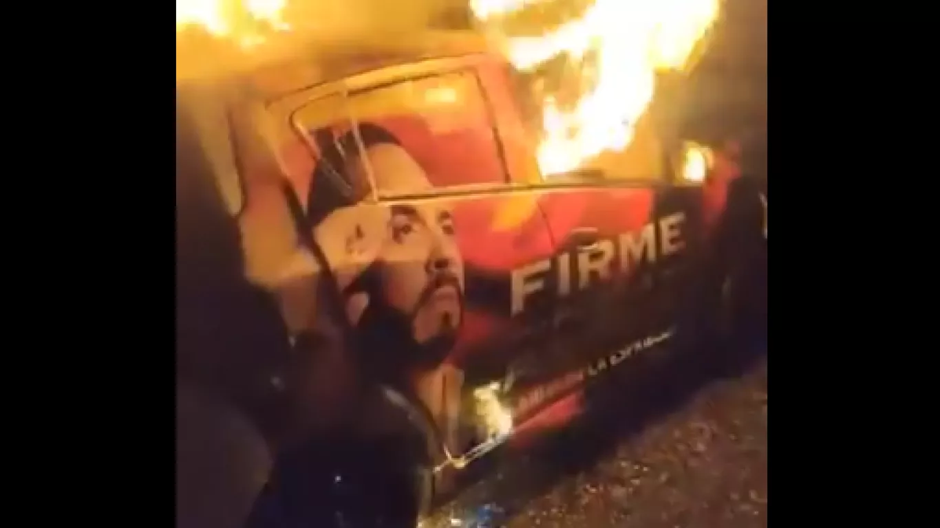 Camioneta quemada de la campaña de Abelardo De La Espriella en Arauca