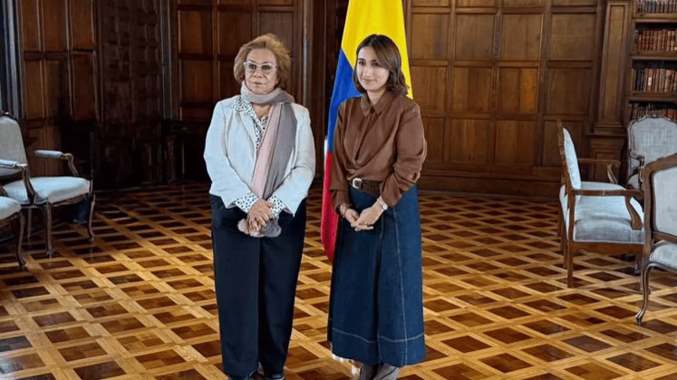 Posesión de Laura Sarabia como embajadora en Reino Unido 
