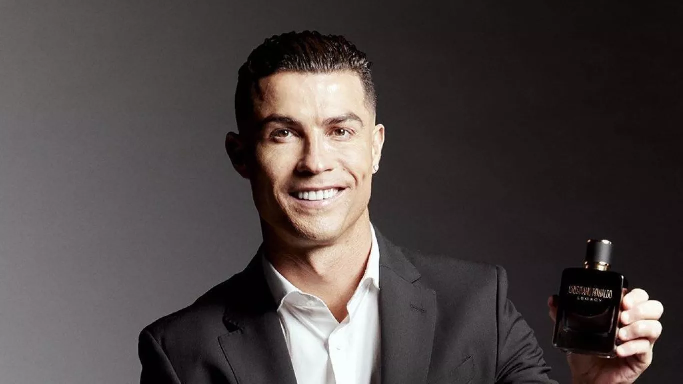 cristiano ronaldo record futbolista mas rico