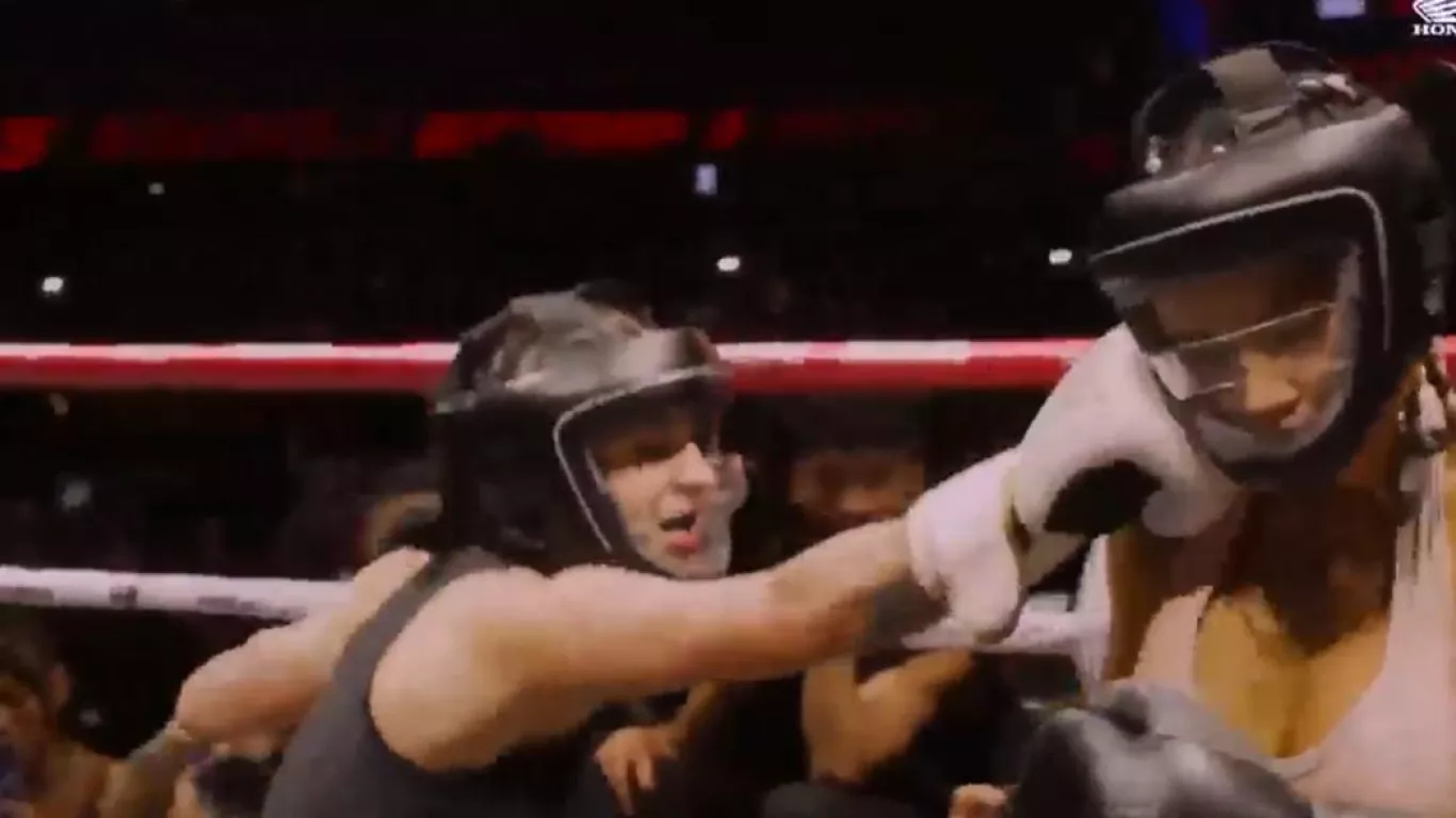 La mexicana arremetió contra la colombiana al final del combate y la venció.