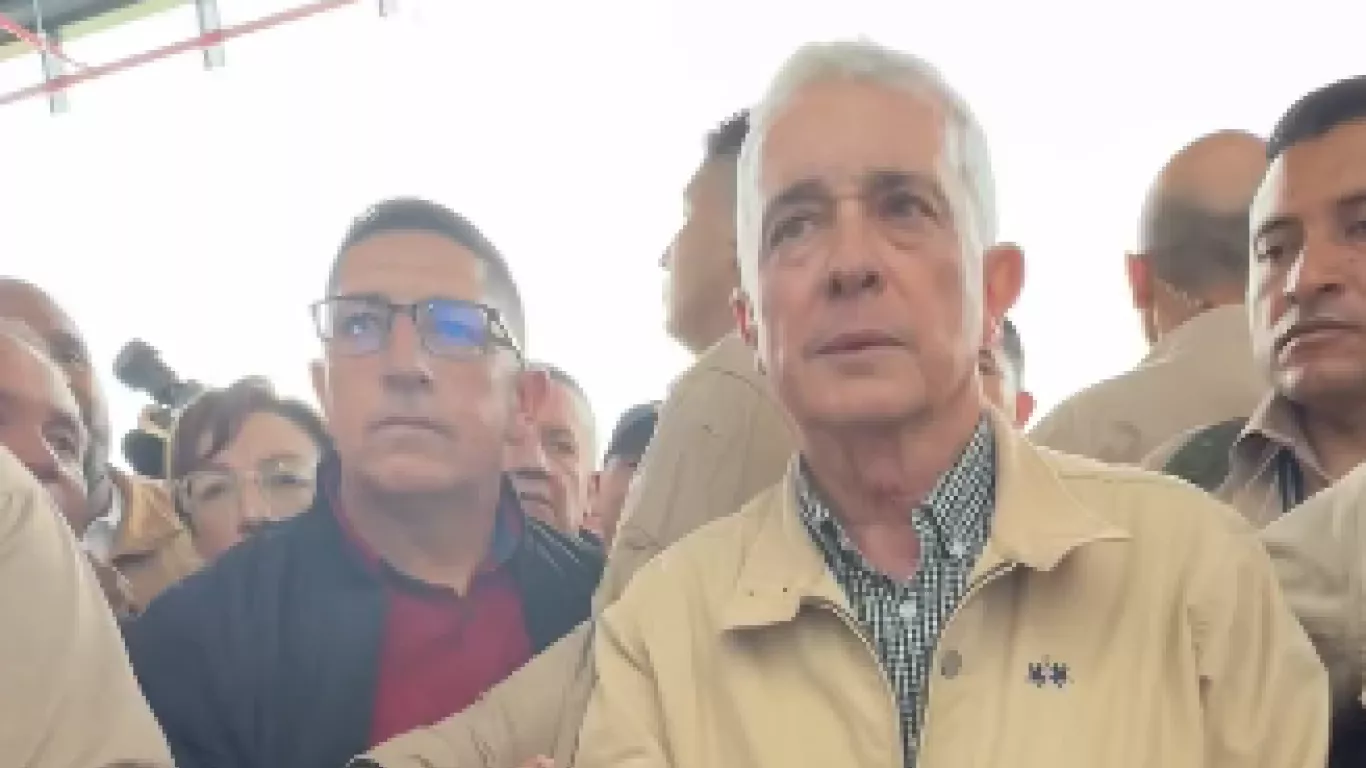 Álvaro Uribe Vélez nov 25