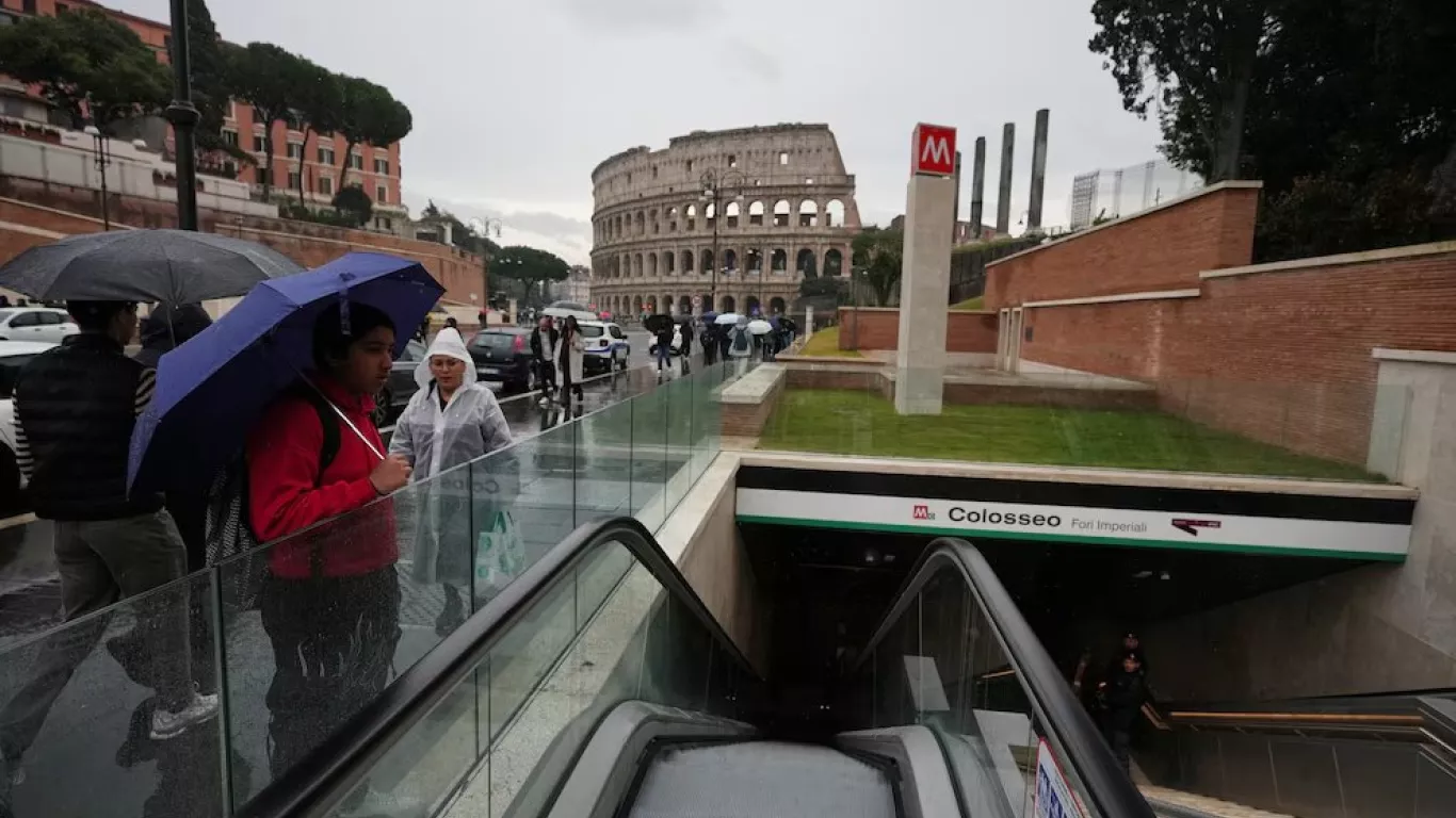 Nueva estación de Metro cerca al Coliseo de Roma
