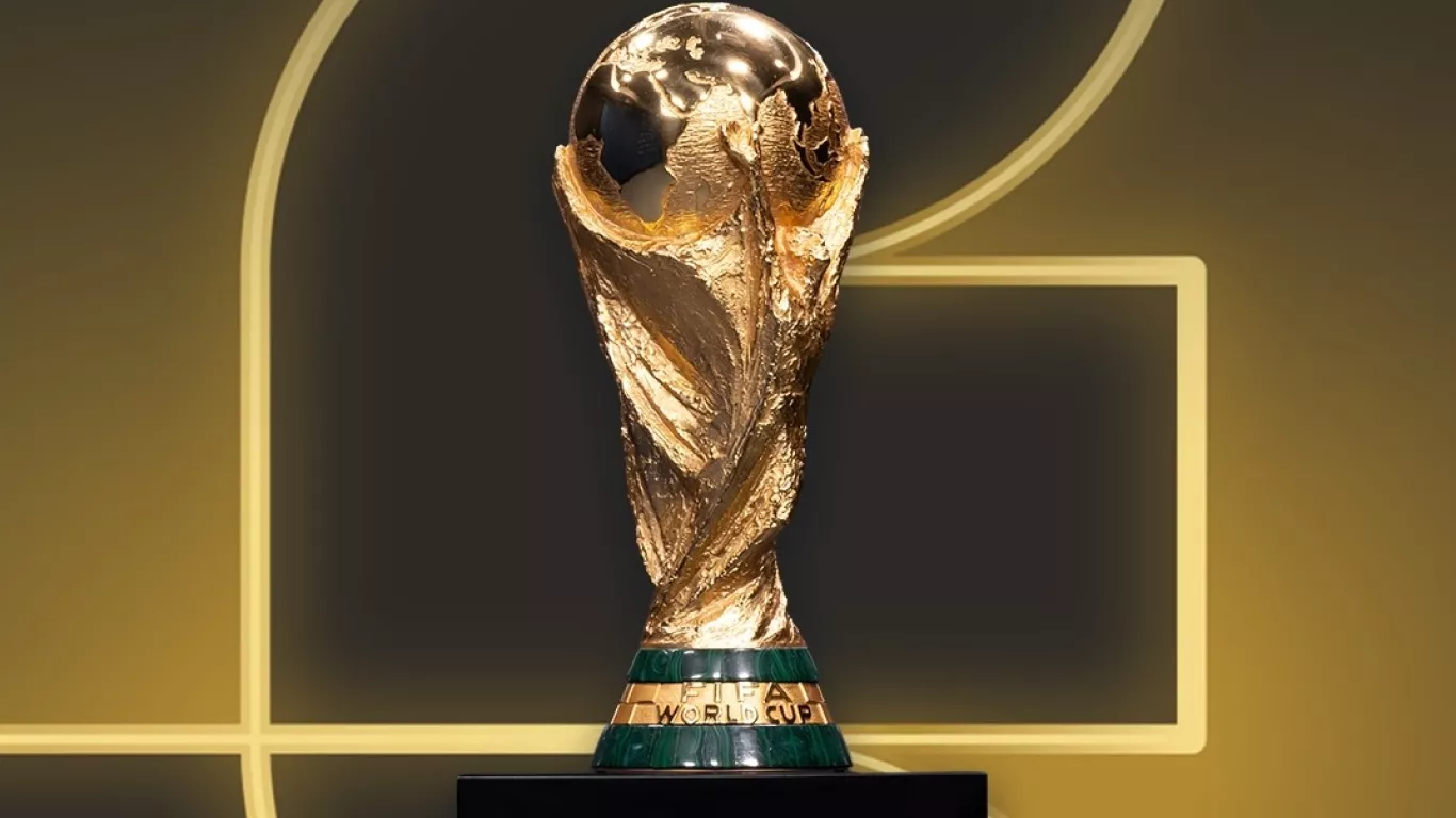 El trofeo original de la Copa Mundial de la FIFA llega a Bogotá para su ...
