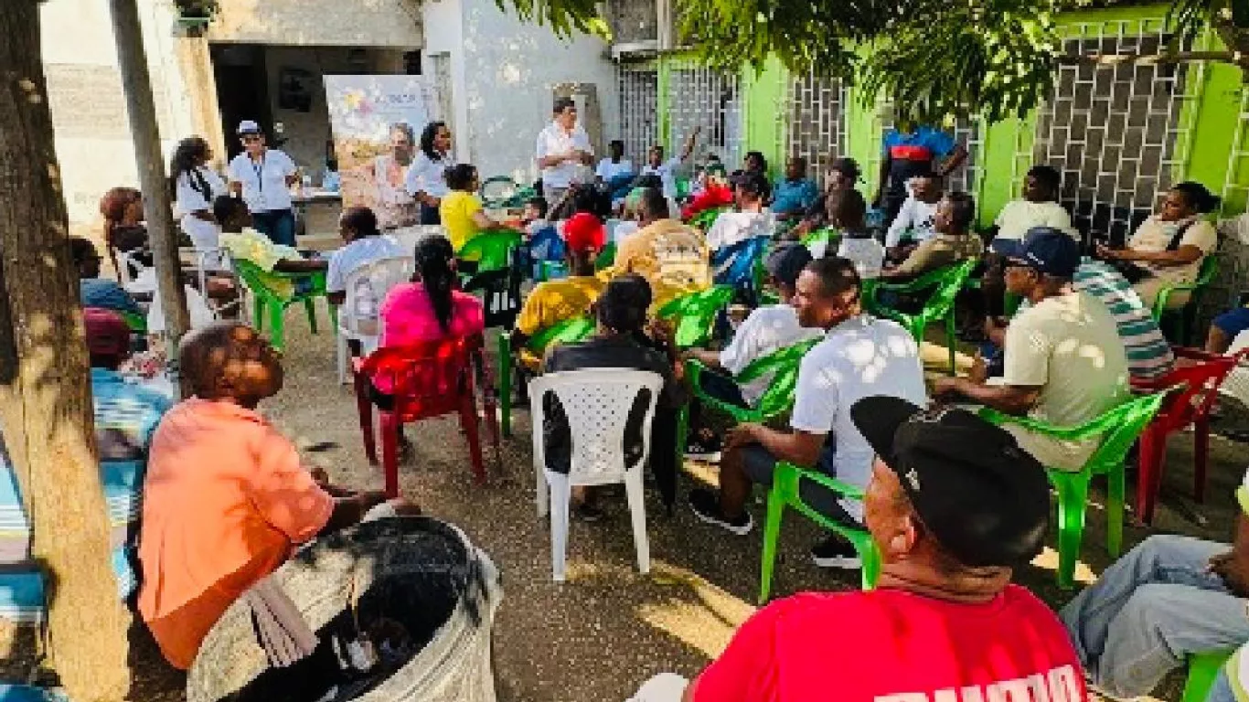 Funcionarios de la AUNAP Regional Barrancabermeja acompañan labores de verificación y trabajo en campo con pescadores del Magdalena Medio, como parte de las acciones de fortalecimiento del sector pesquero y acuícola.