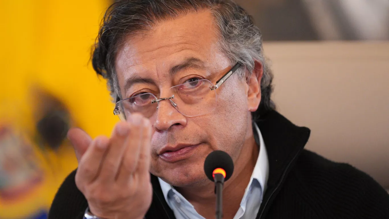 gustavo petro 40126