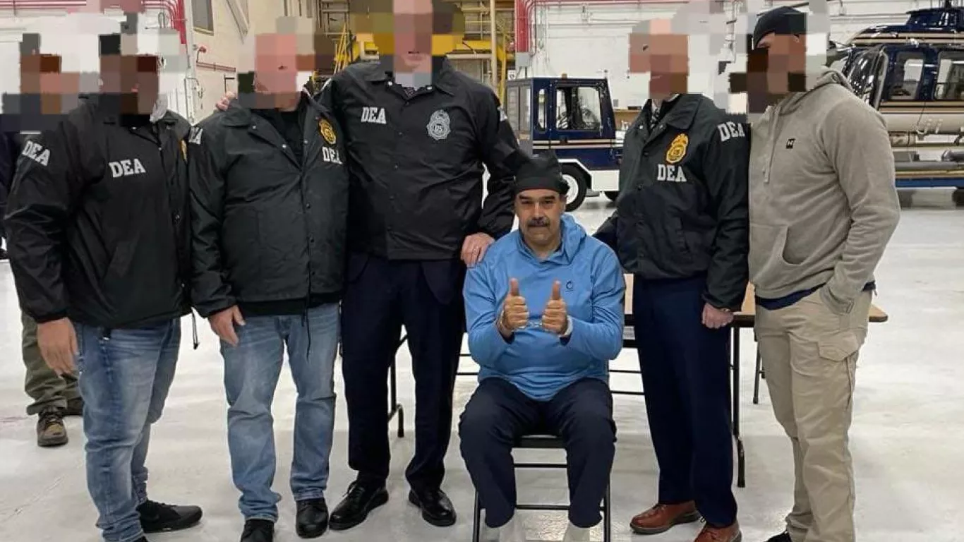 Nicolás Maduro custodiado por agentes de la DEA a su arribo a Nueva York