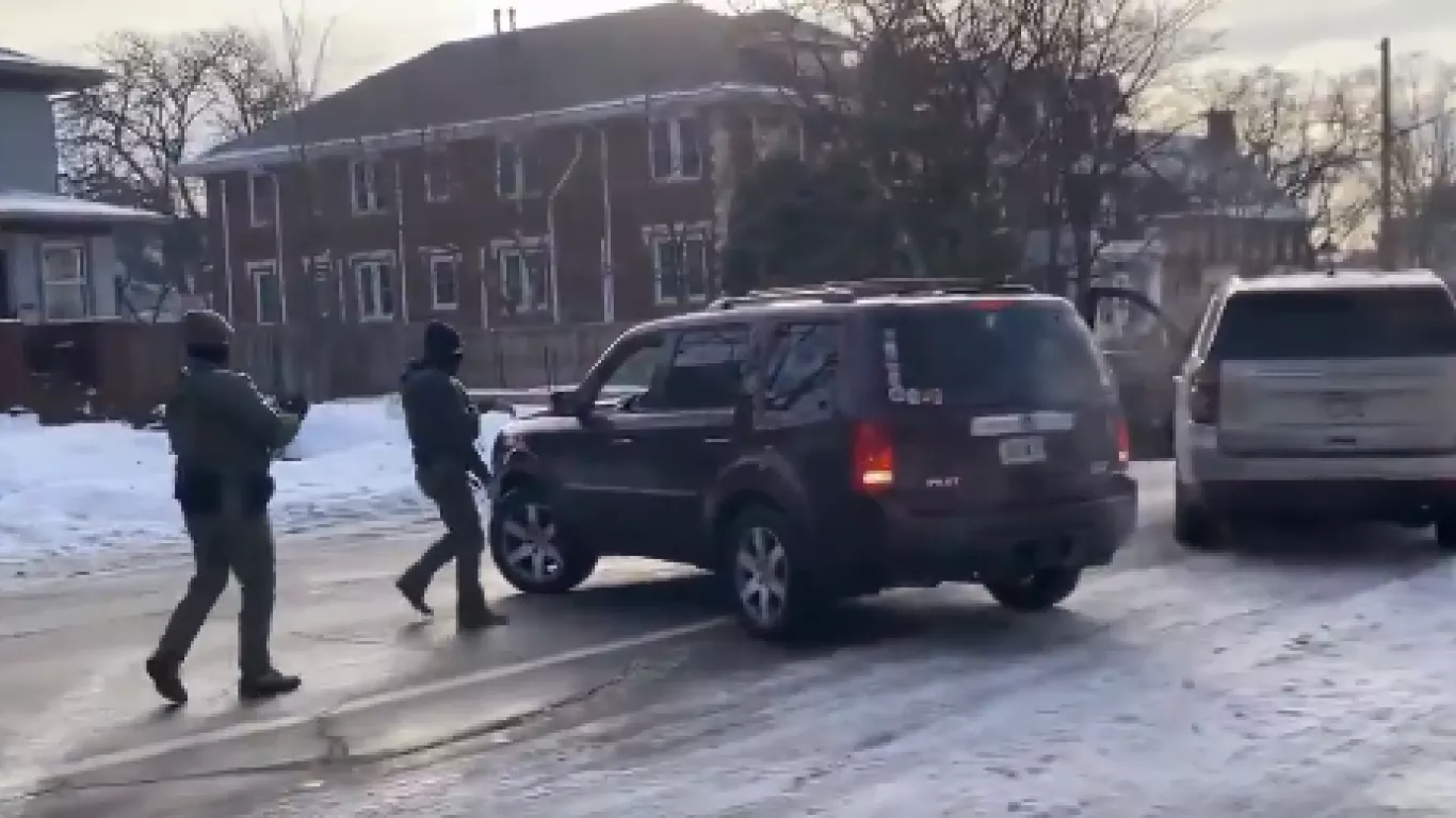 El asesinato de una ciudadana estadounidense durante un procedimiento migratorio desató manifestaciones masivas