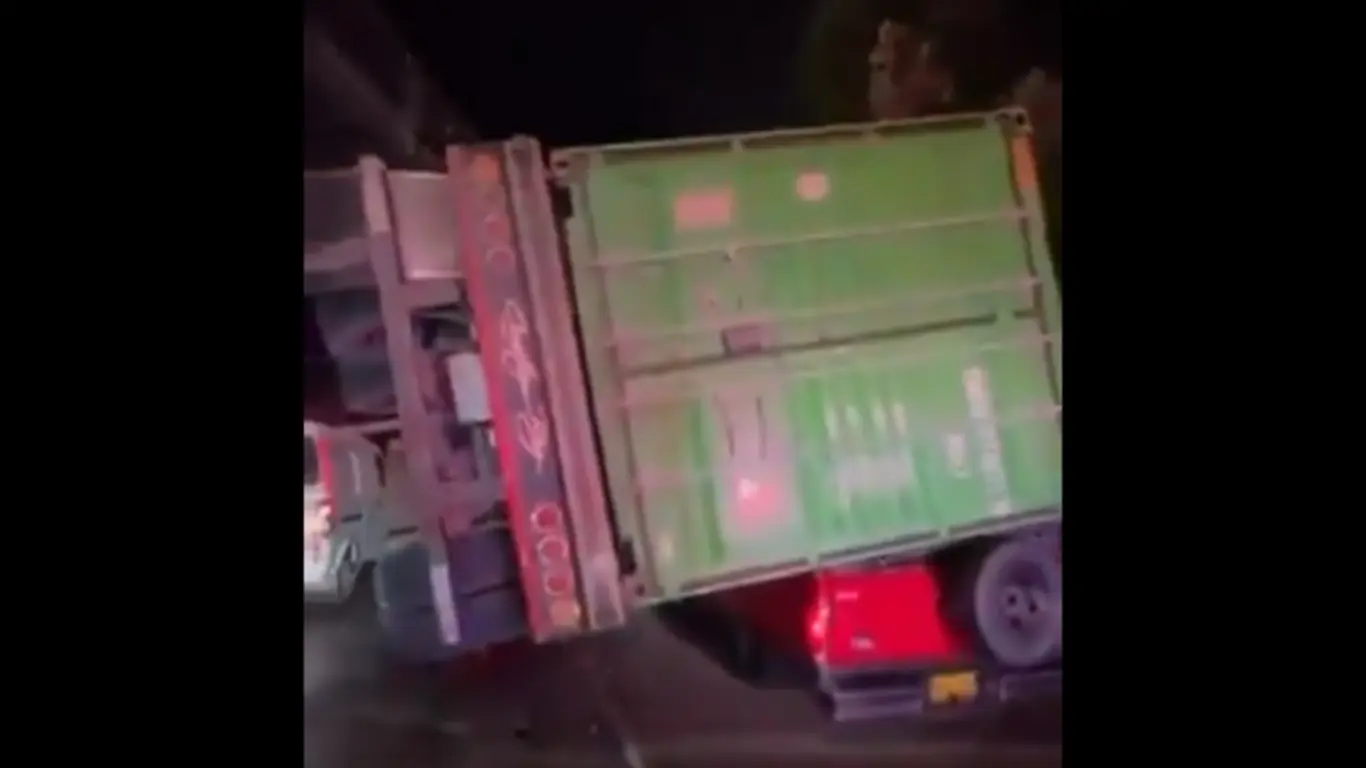 Accidente de tractomula en la avenida Circunvalar