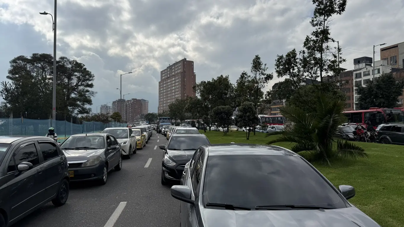 Colapso en la avenida calle 26 por manifestaciones