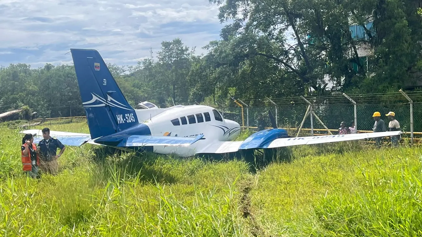 La avioneta presentó una falla mecánica que obligó a los pilotos a abortar el ascenso